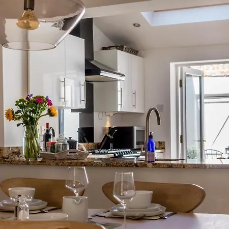 48 Fairfax Street 펜션