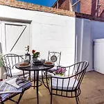 48 Fairfax Street *
